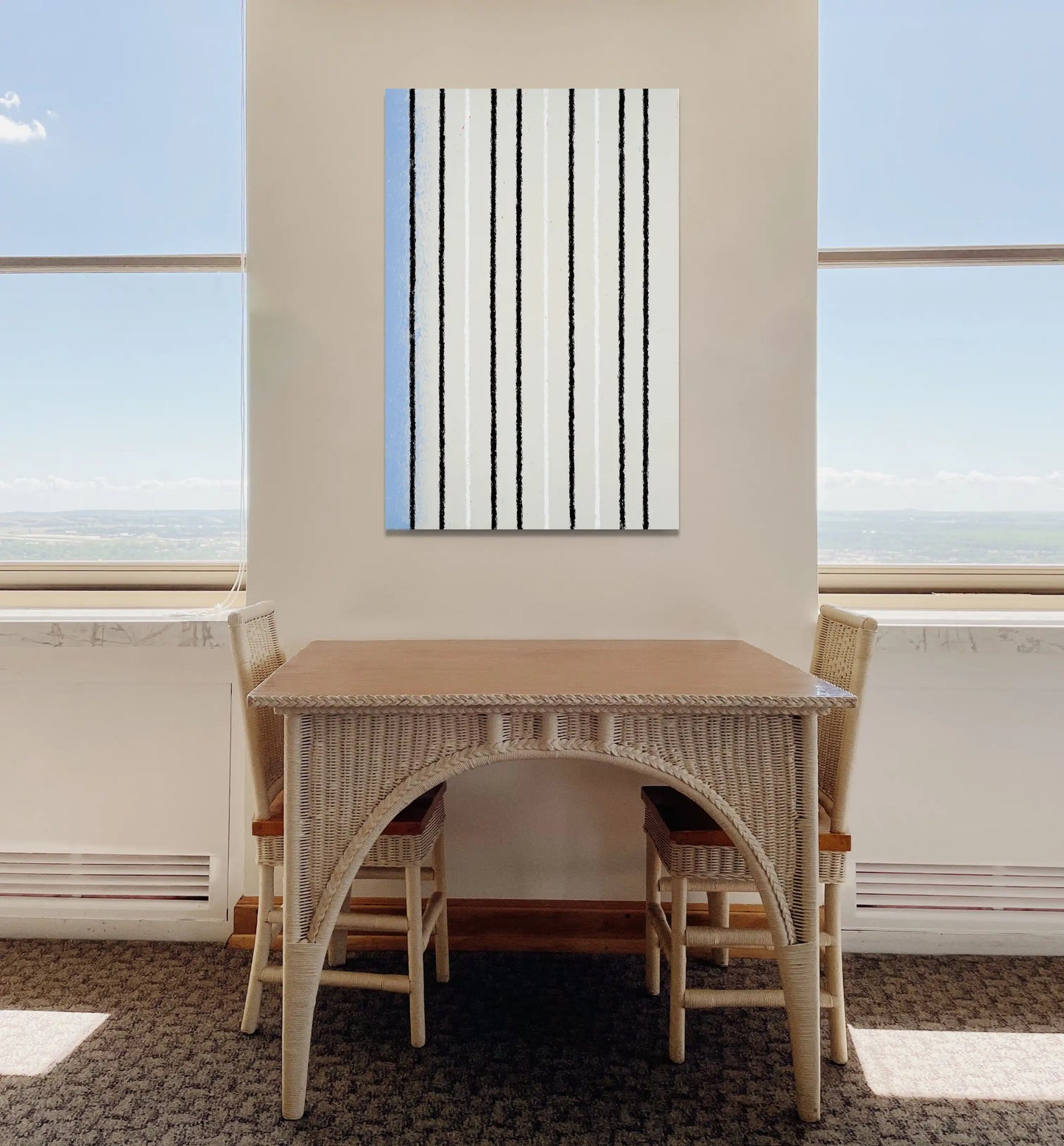 Minimalistisches Wandbild mit Vertikalen Streifen 2 – Schwarz mit Blauem Rand