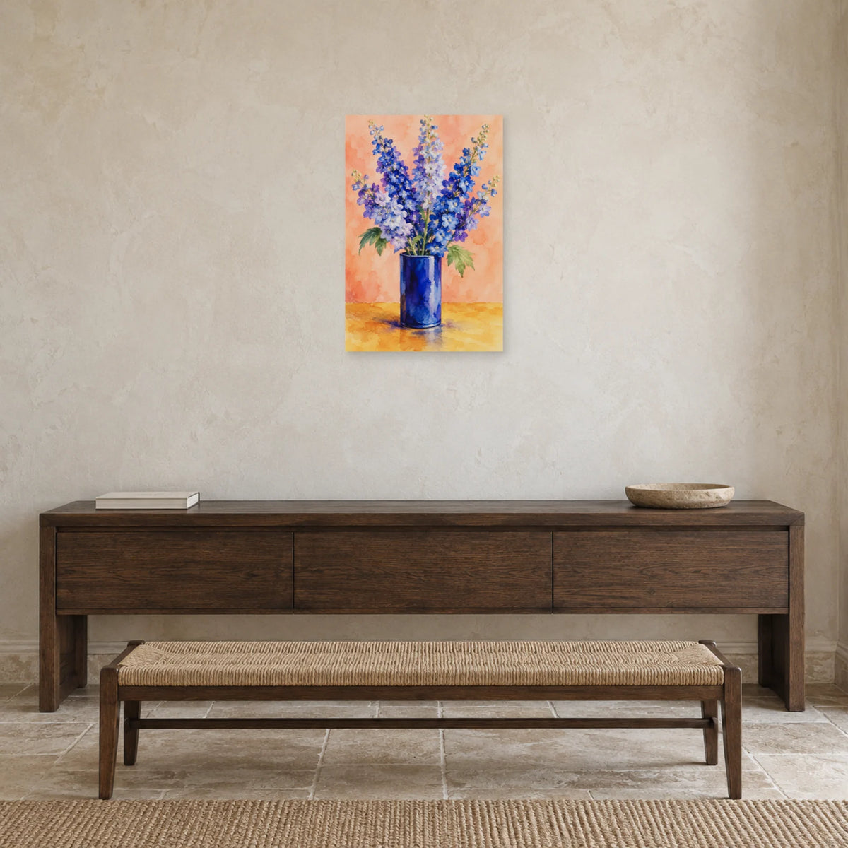 Affiche Aquarelle Delphiniums au vase cobalt dans une entrée ou un couloir - Art Virtuoso
