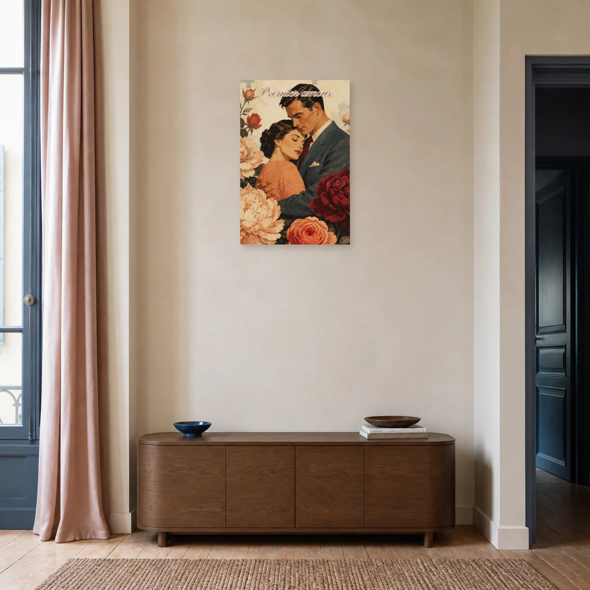 Affiche Premier amour - Couple vintage fleuri dans une entrée ou un couloir - Art Virtuoso