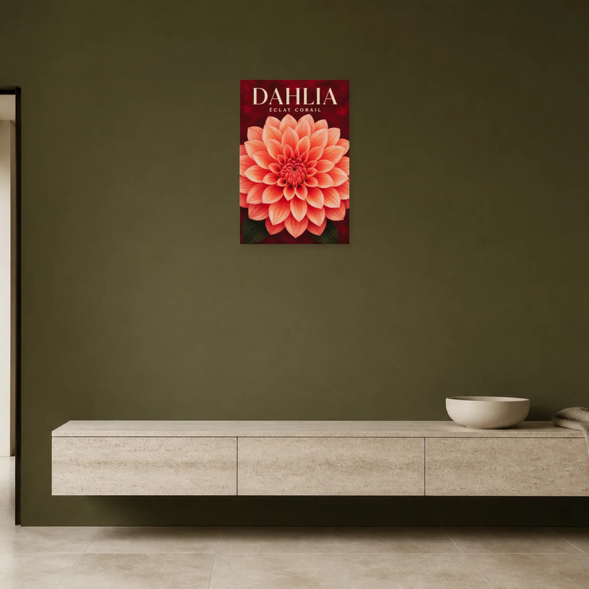 Affiche Dahlia – Éclat Corail dans une entrée ou un couloir - Art Virtuoso