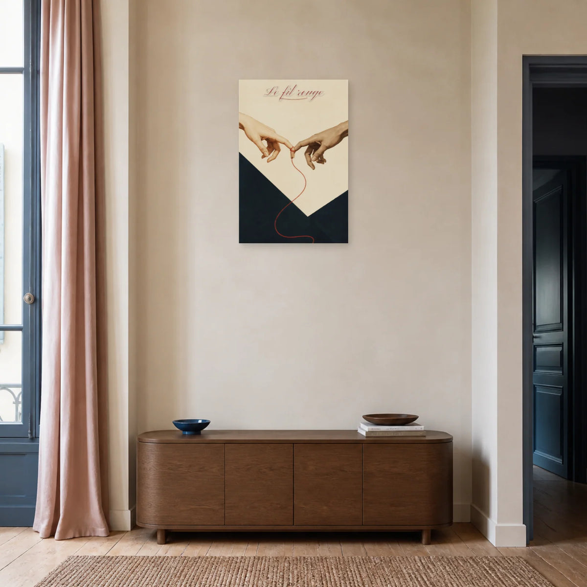 Affiche Le fil rouge - Mains amoureuses dans une entrée ou un couloir - Art Virtuoso