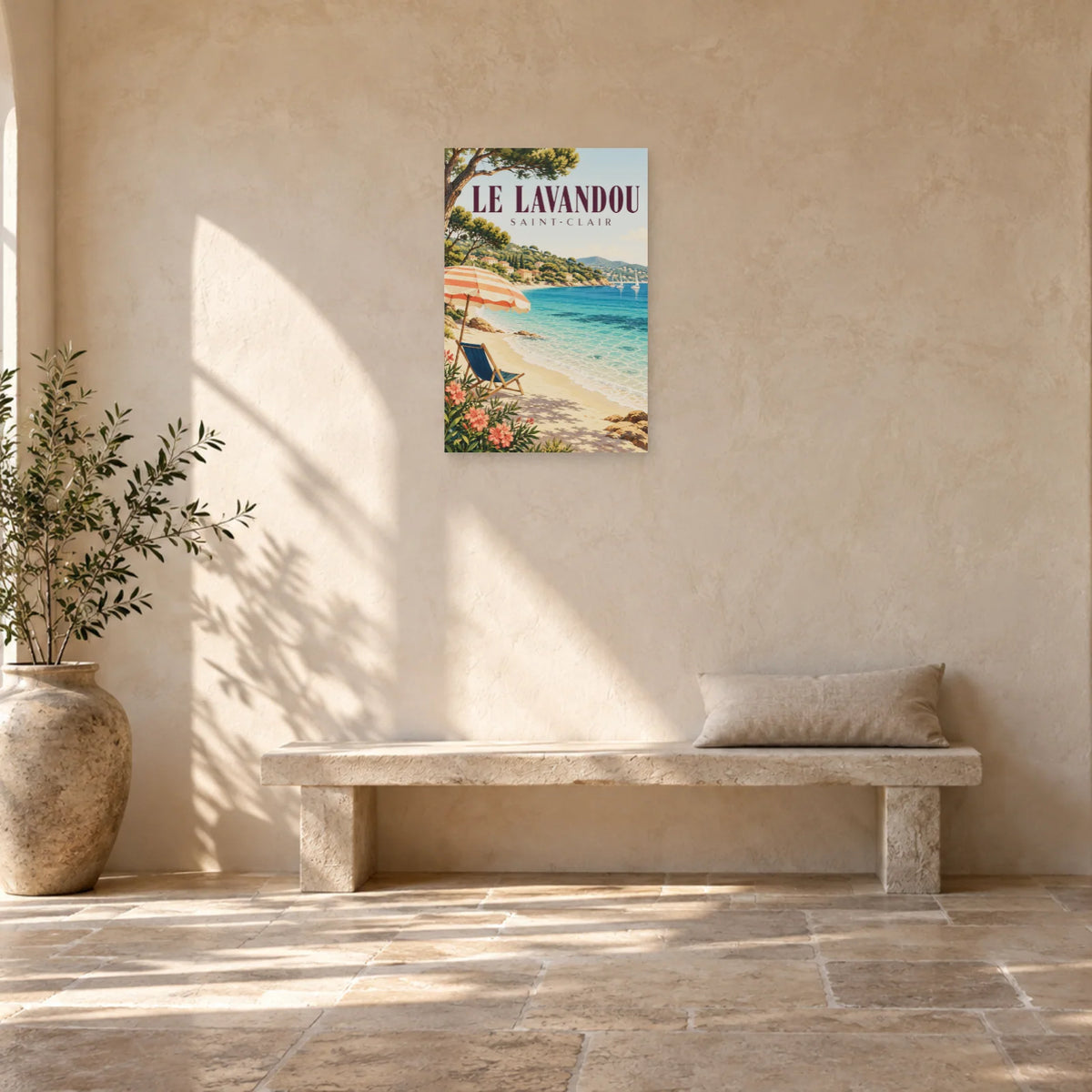 Affiche Le Lavandou - La plage de Saint-Clair dans une entrée ou un couloir - Art Virtuoso