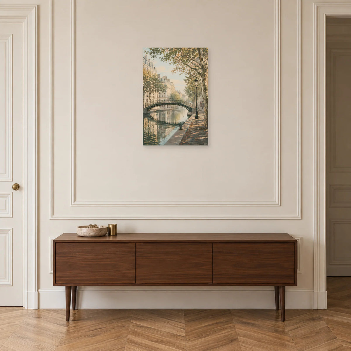 Affiche Canal Saint-Martin - Matin calme dans une entrée ou un couloir - Art Virtuoso