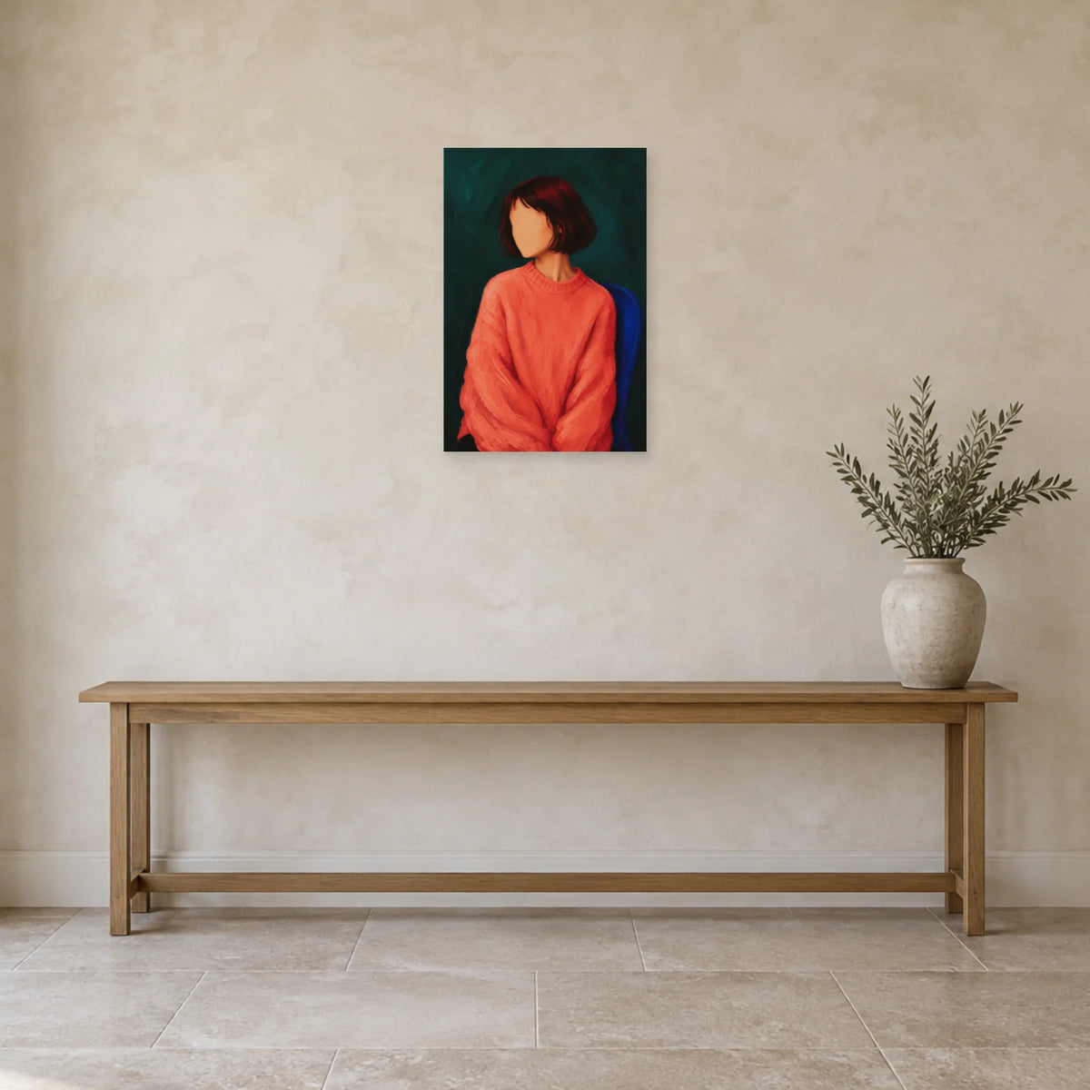 Affiche Portrait sans visage, le pull corail dans une entrée ou un couloir - Art Virtuoso