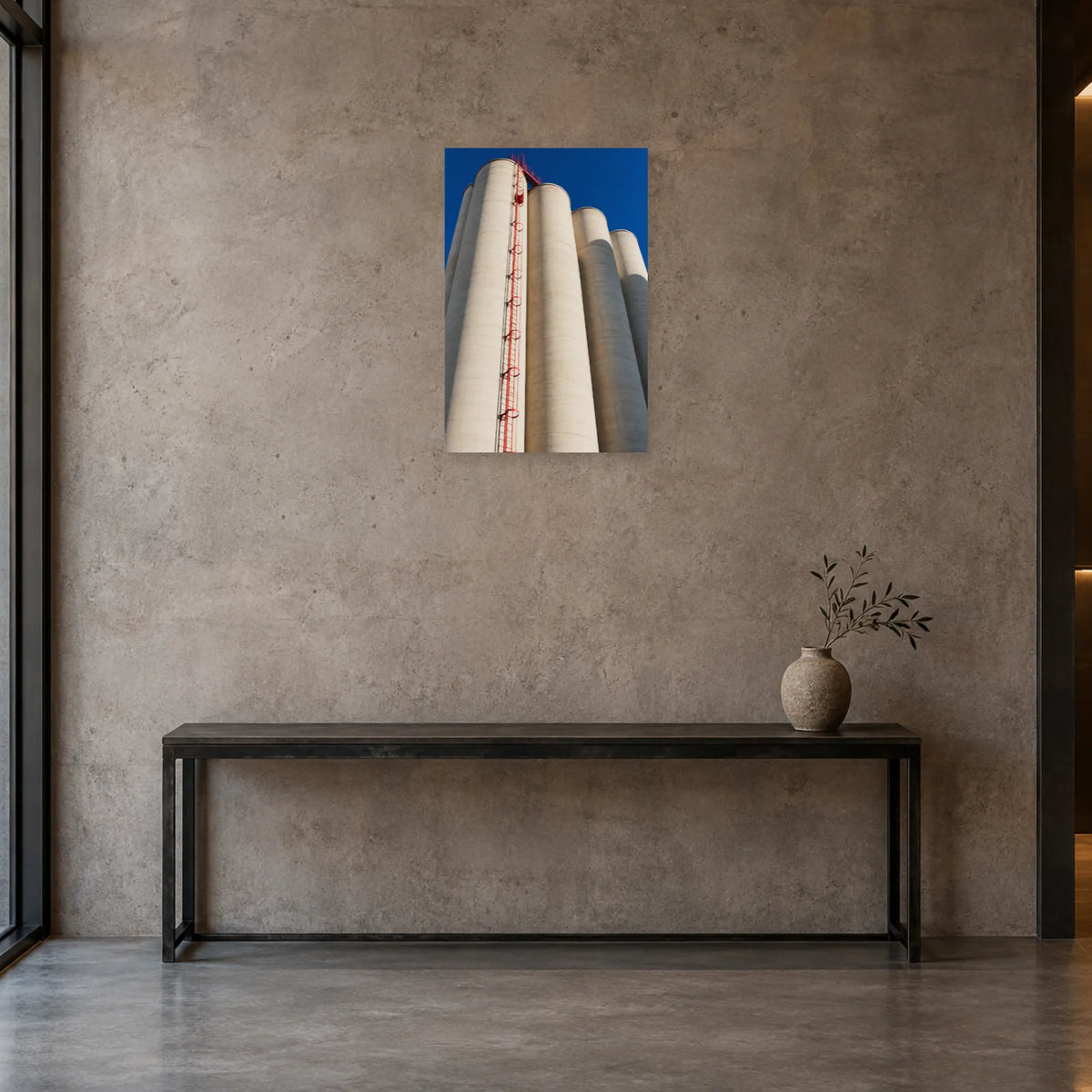 Affiche Silos de béton - Lumière oblique dans une entrée ou un couloir - Art Virtuoso