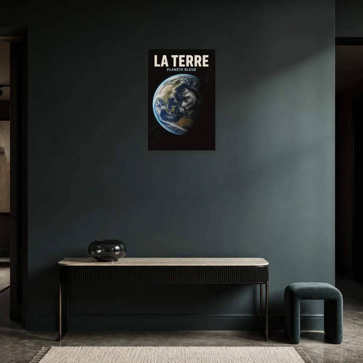 Affiche La Terre – Planète Bleue dans une entrée ou un couloir - Art Virtuoso