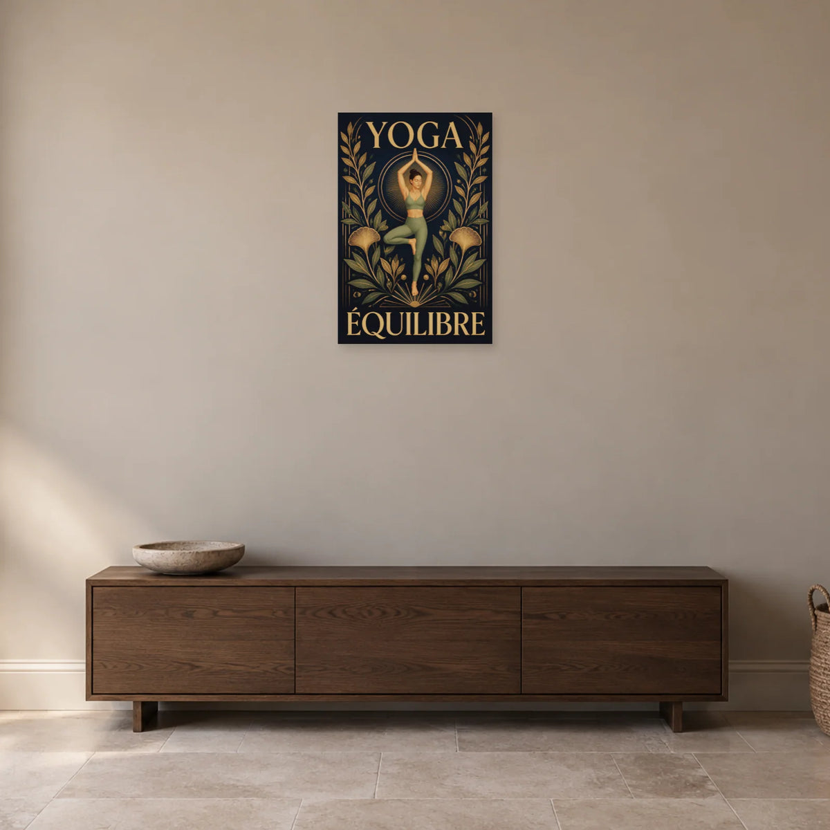 Affiche Yoga – Équilibre en posture de l’arbre dans une entrée ou un couloir - Art Virtuoso