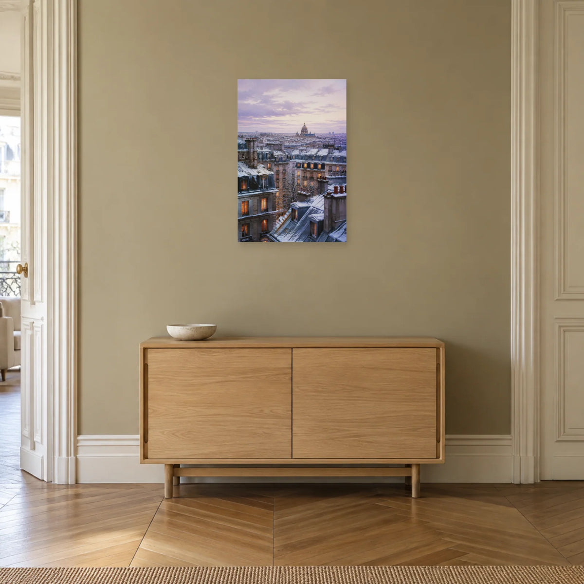 Affiche Toits de Paris - Première neige dans une entrée ou un couloir - Art Virtuoso
