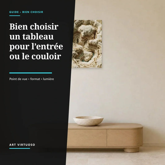 Tableau beige topographique présenté dans une entrée avec le titre du guide pour choisir un tableau dans un couloir étroit