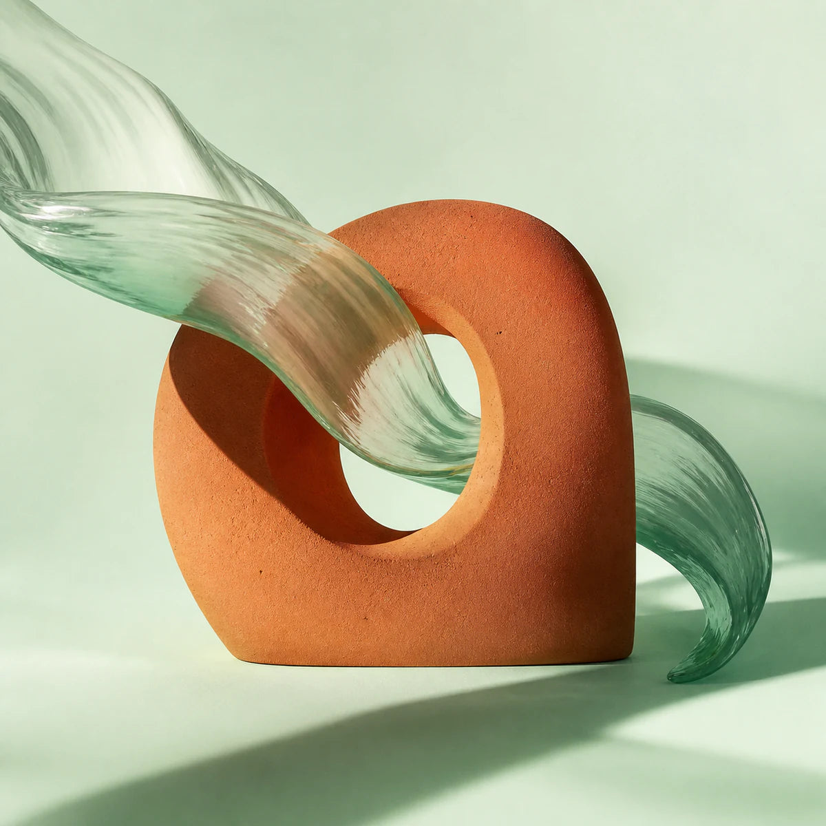 Volumes contemporains translucide et terracotta pour la collection d’affiches actuelles