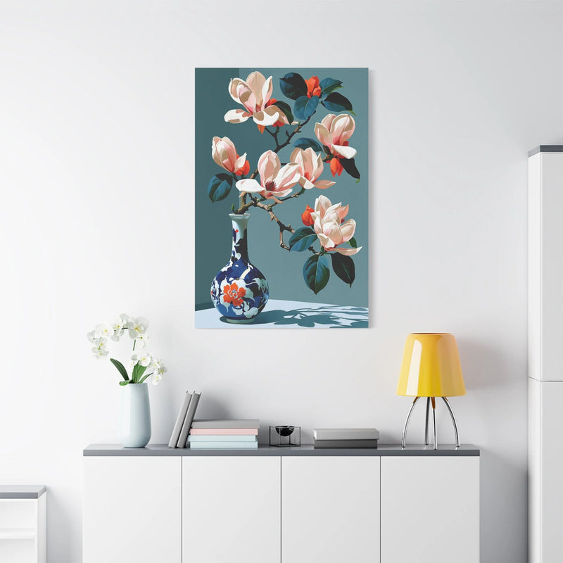 Japanisch anmutendes Magnolien-Stillleben an hoher Wand