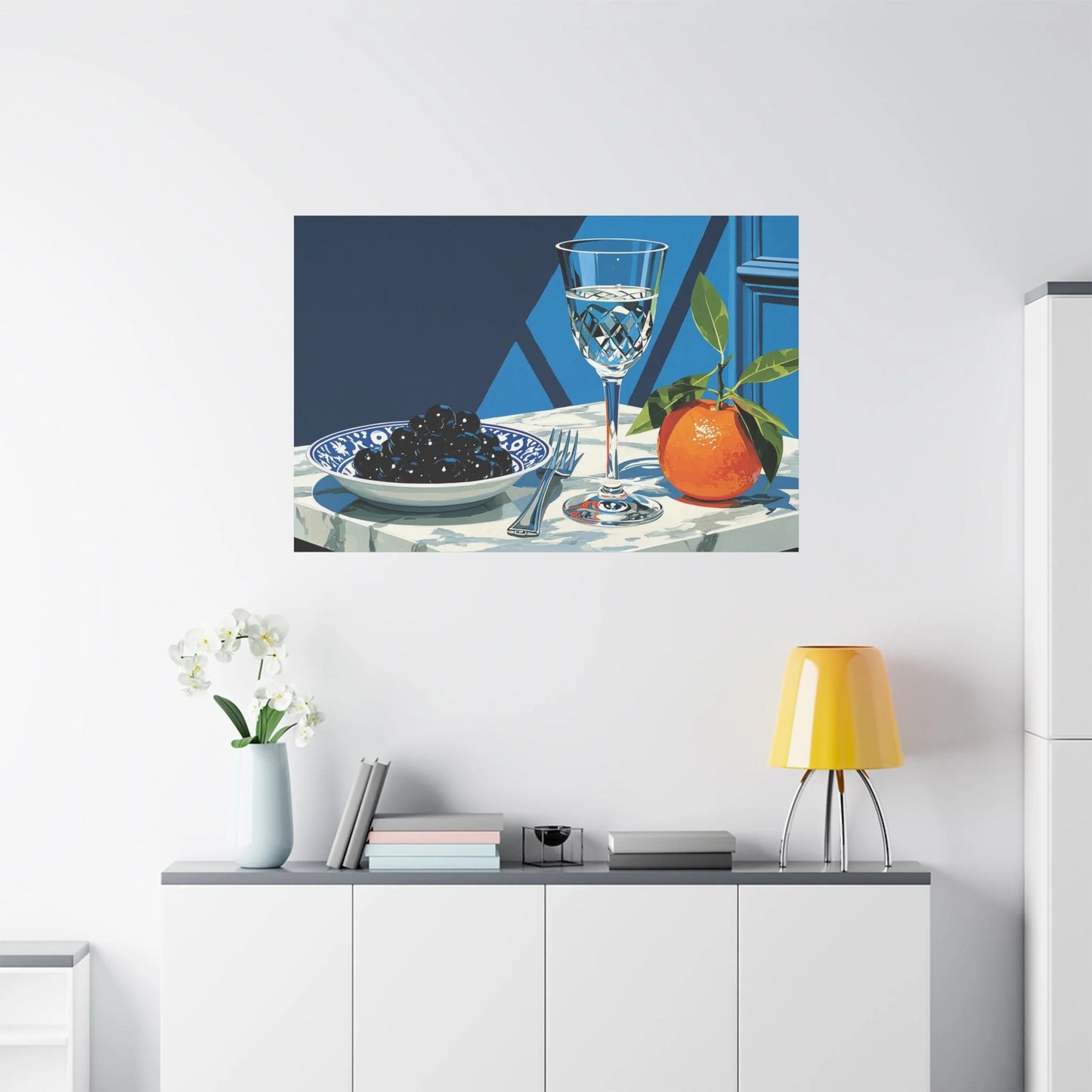 Tableau Nature Morte Cristal Olives Noir Blanc - Éclat Monochrome - vue mur grande hauteur