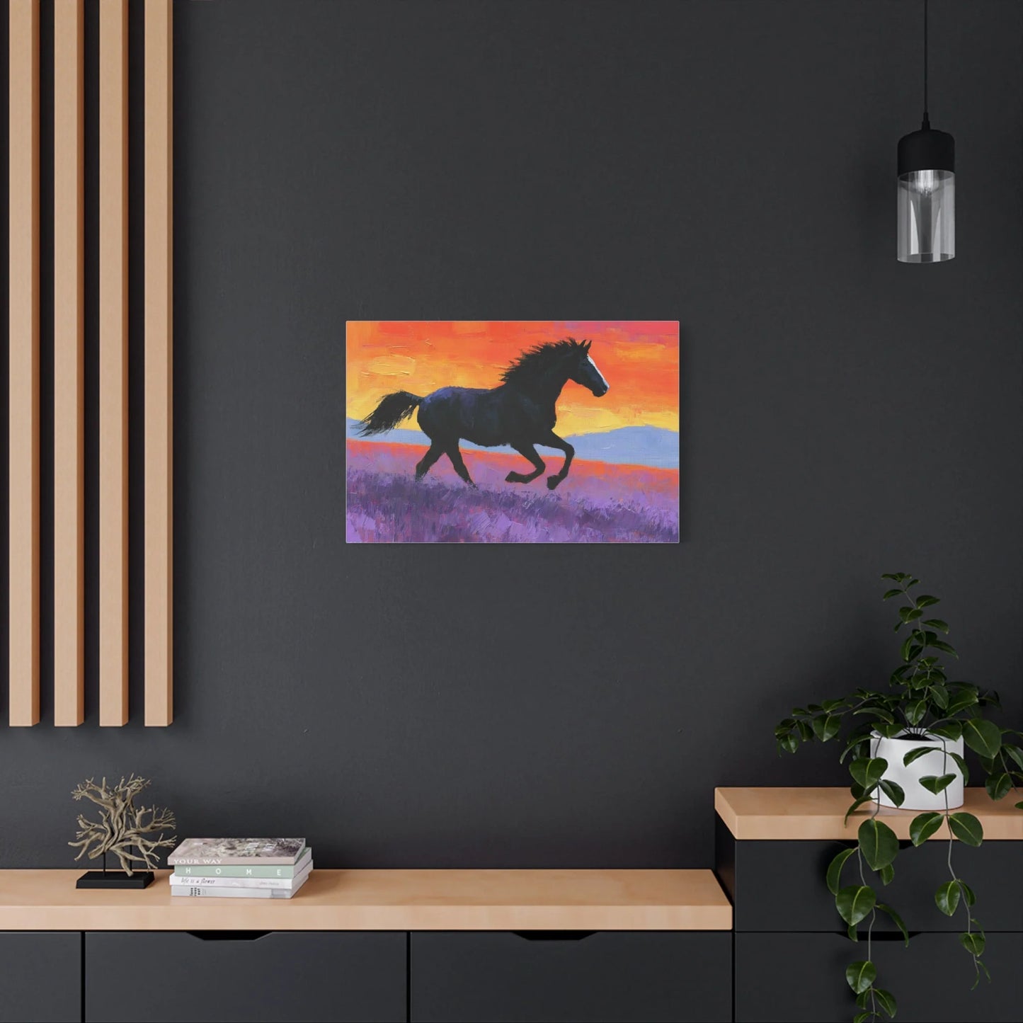 Vue zoom sur la silhouette du cheval sauvage