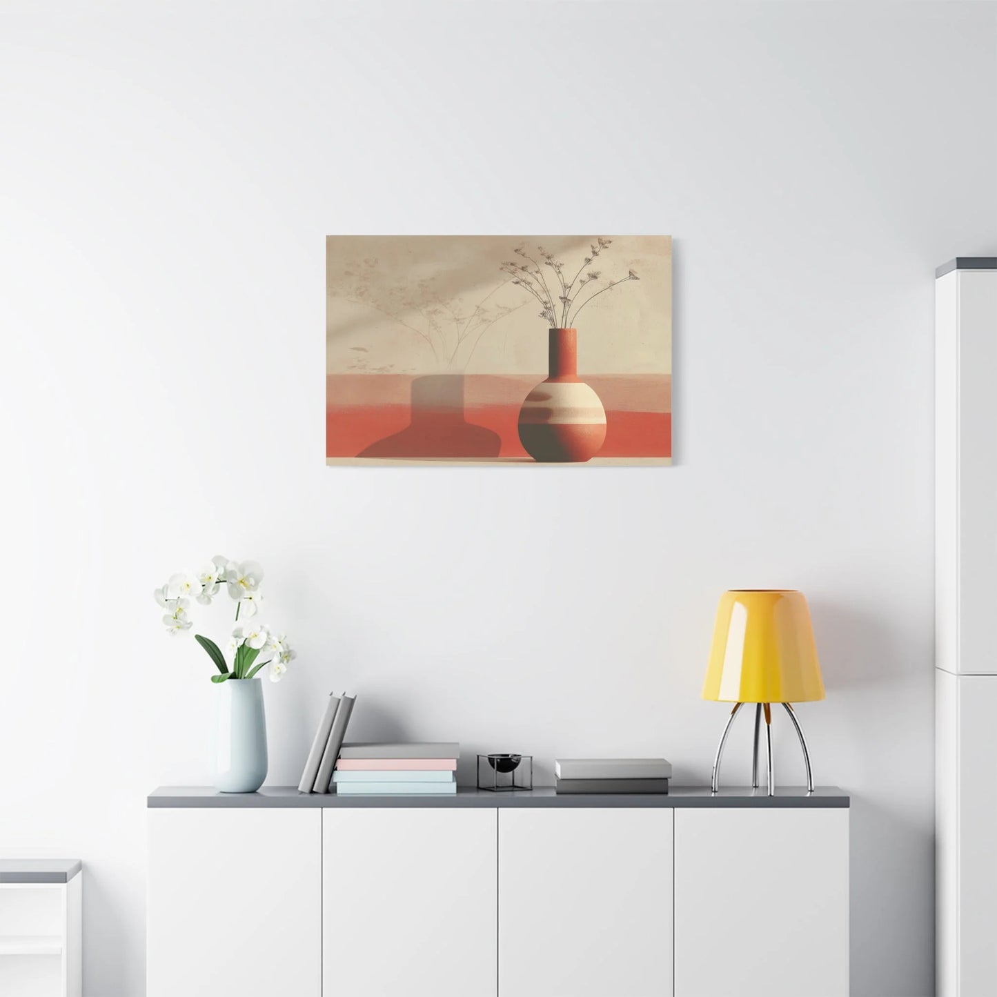 Tableau toile vase terracotta dans un loft minimaliste
