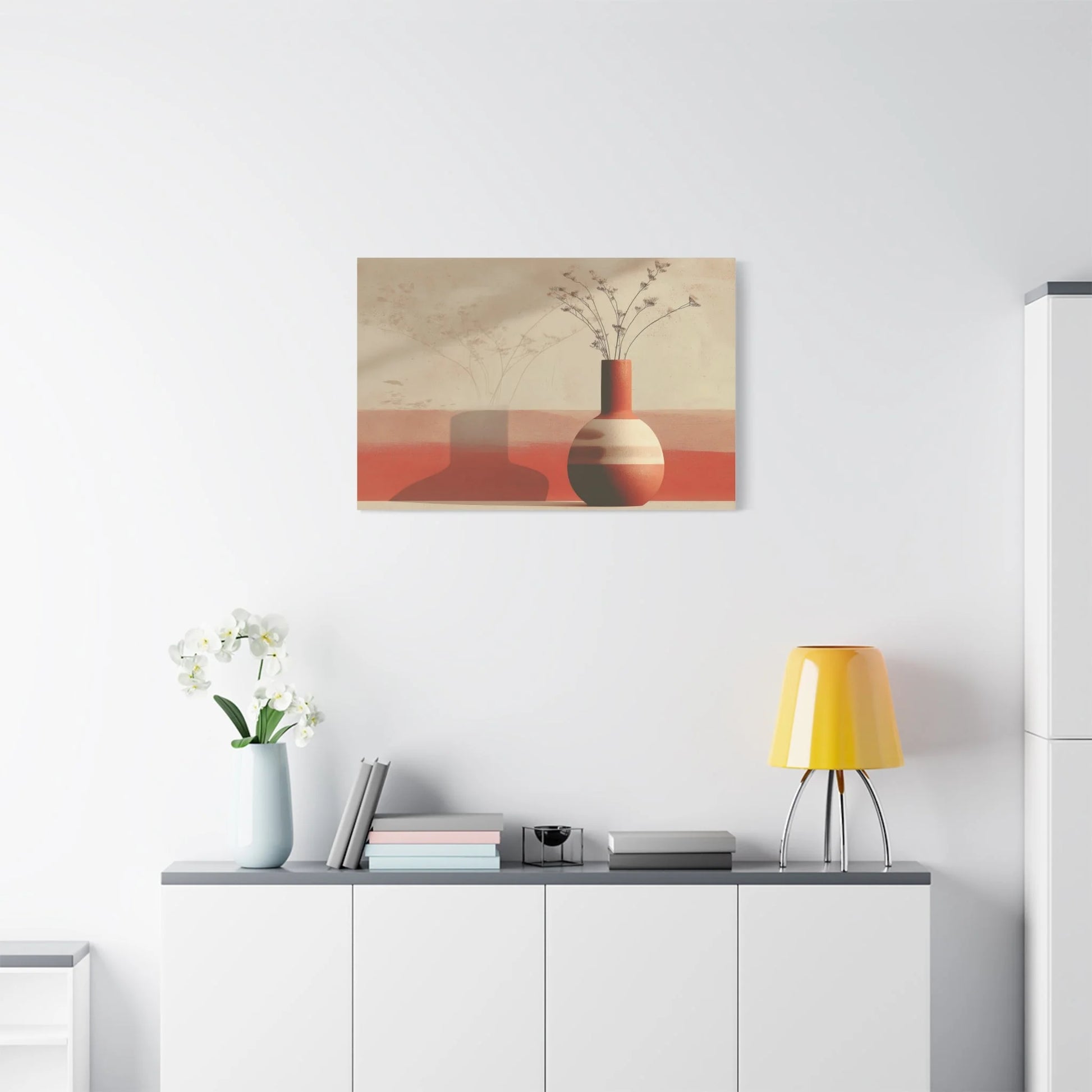 Tableau toile vase terracotta dans un loft minimaliste