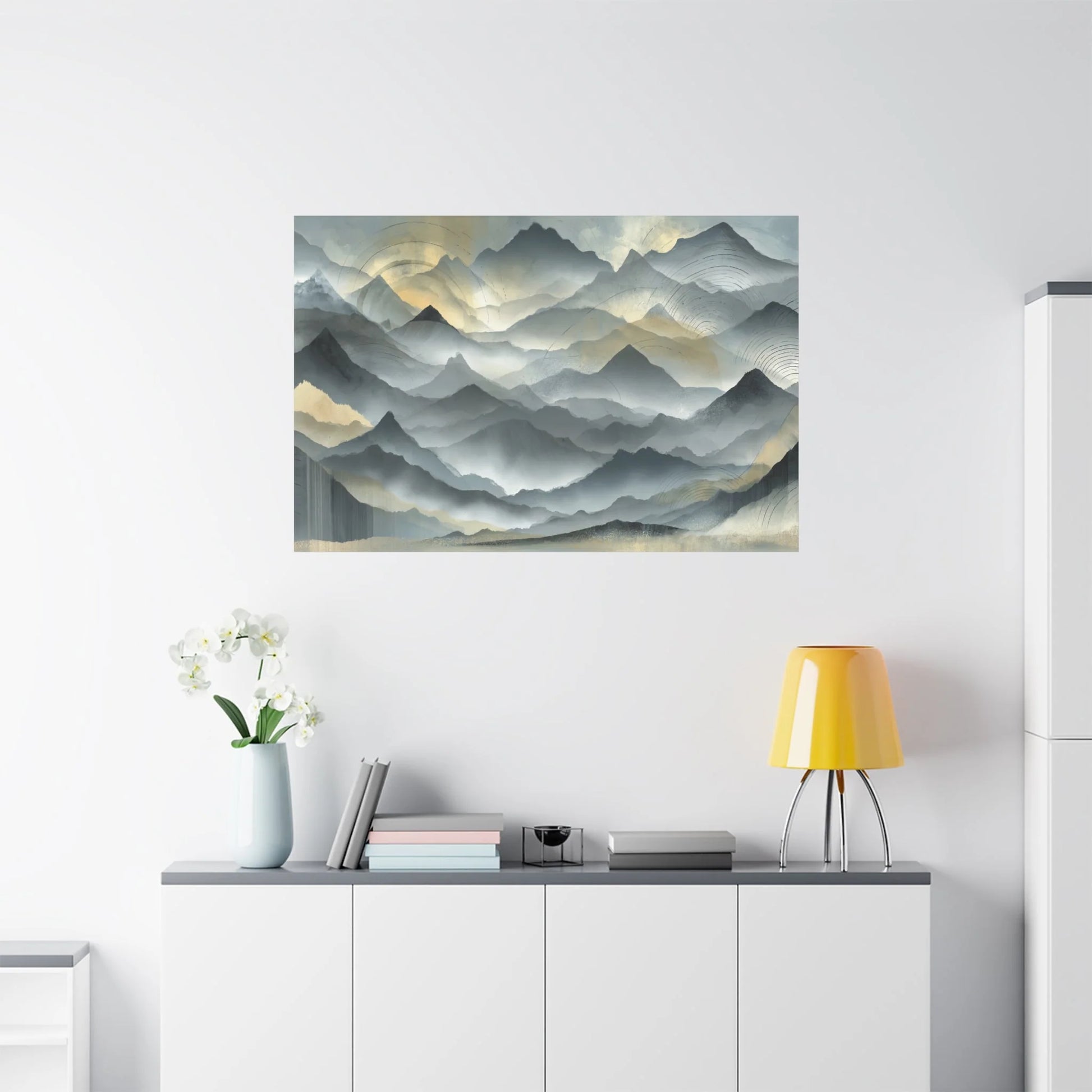 Tableau Montagne brume gris dans un salon contemporain