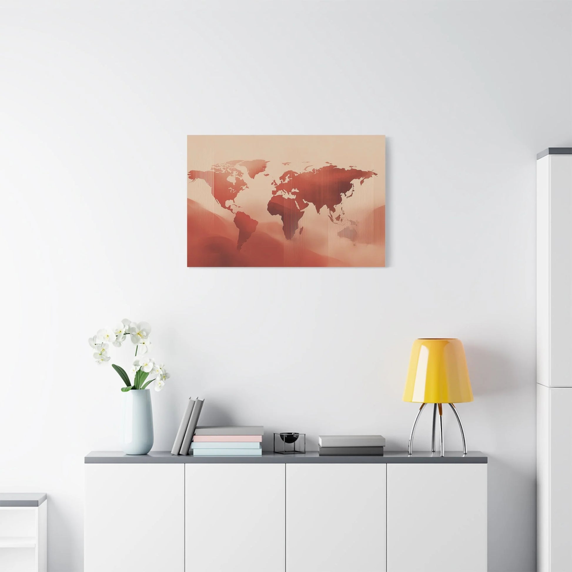 Tableau toile mappemonde terracotta dans un salon vintage