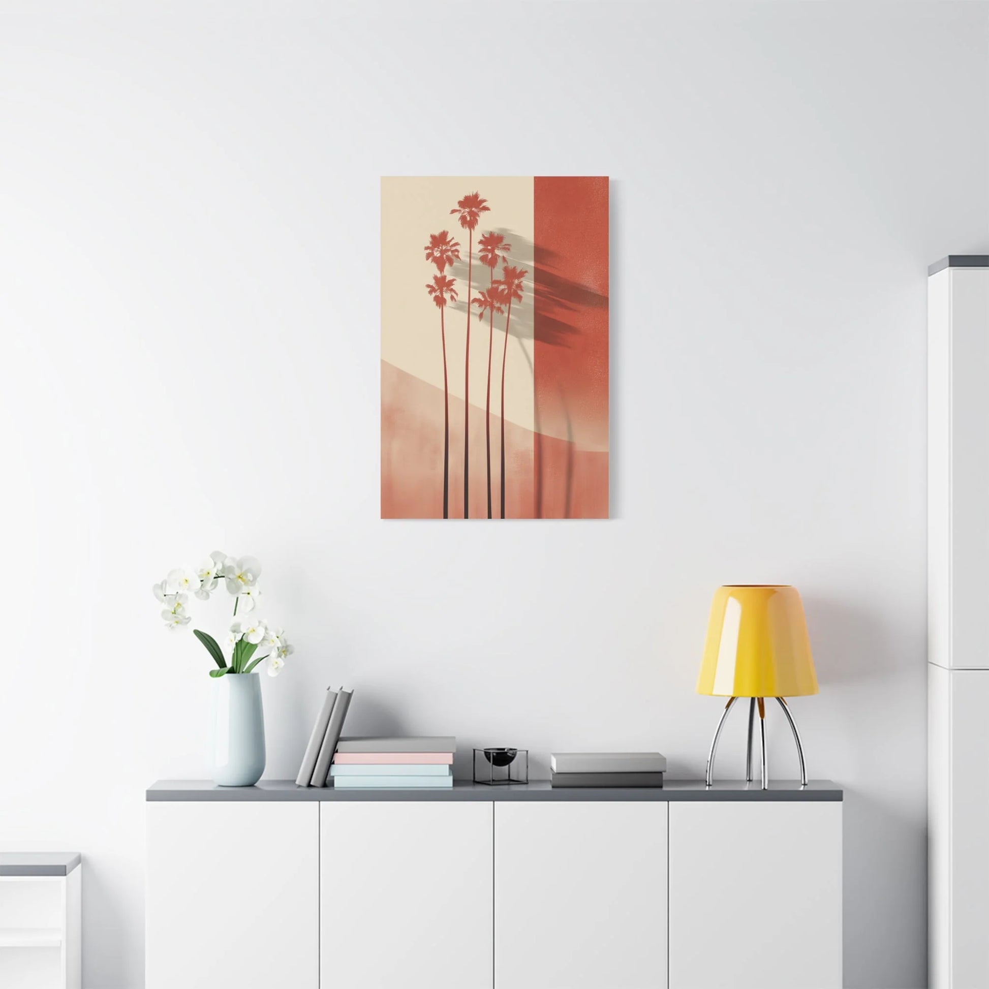 Tableau toile palmes terracotta dans un loft à plafonds hauts