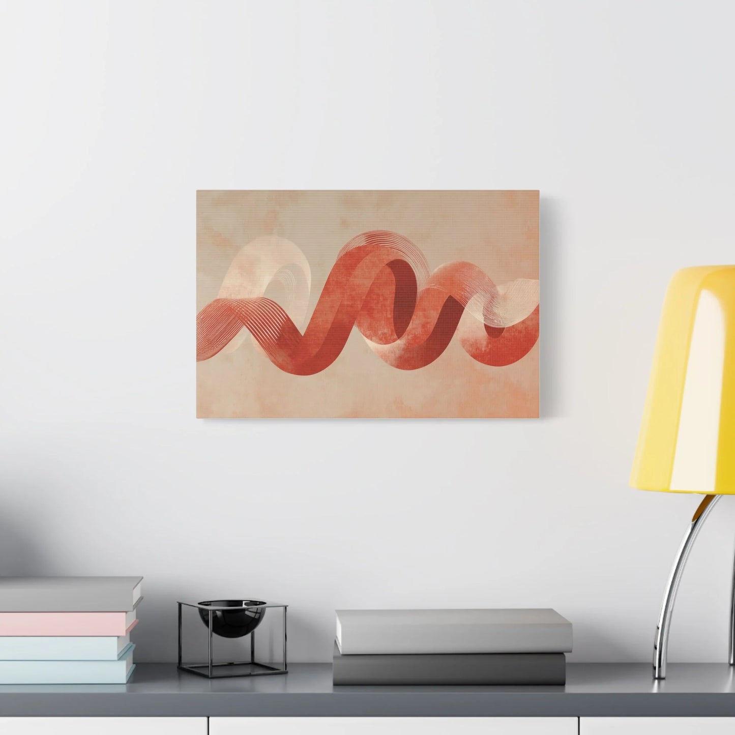 Tableau abstrait gestuel terracotta dans une entrée minimaliste