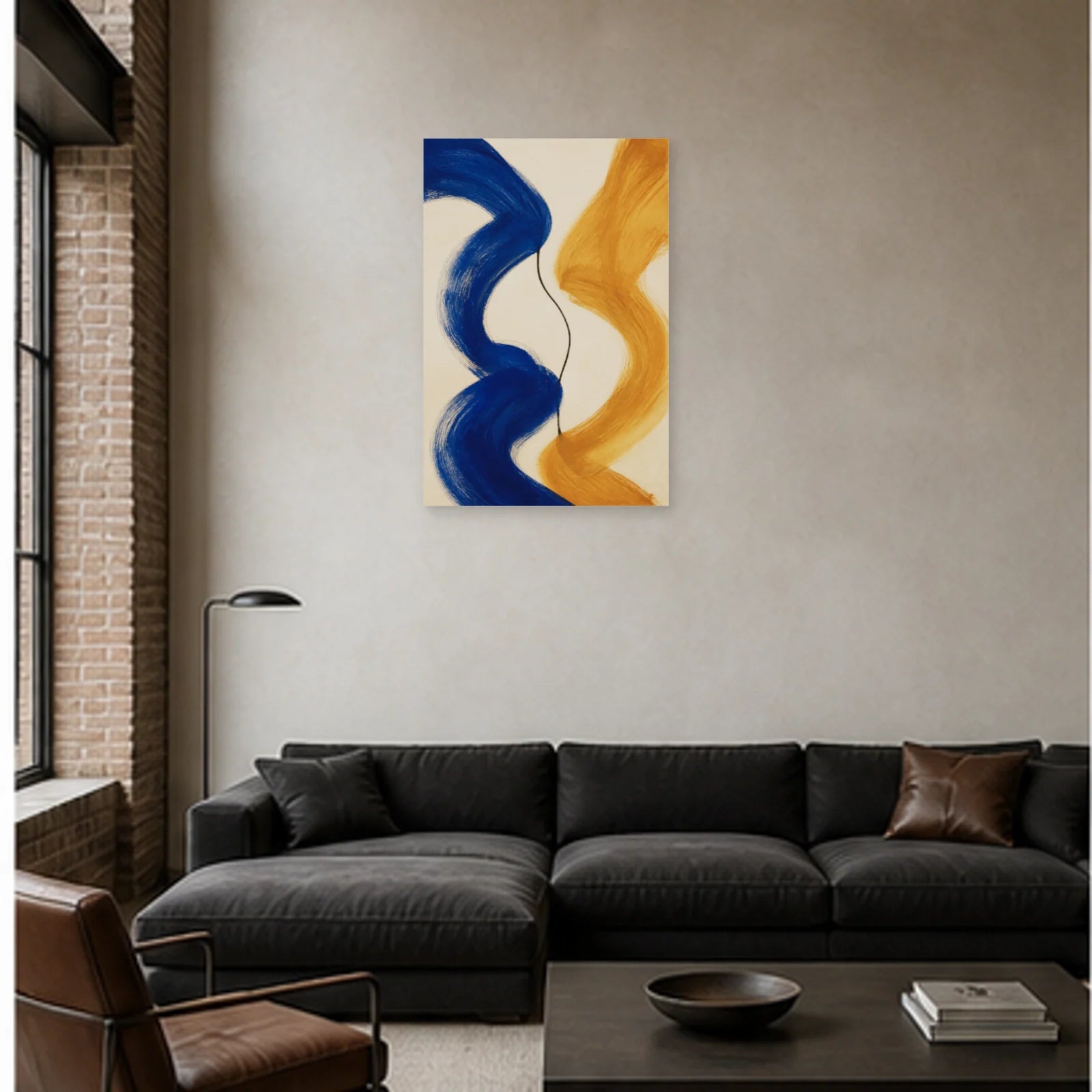 Affiche abstraite - Cobalt et ocre dans un salon - Art Virtuoso