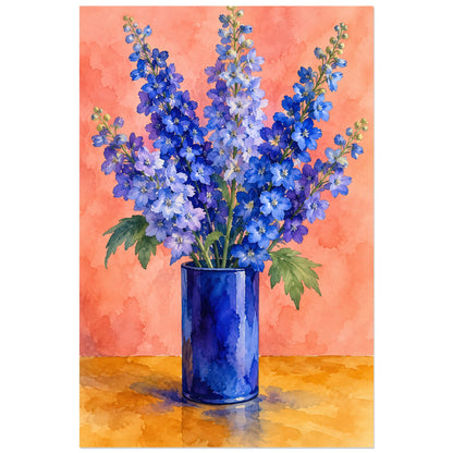 Affiche Aquarelle Delphiniums au vase cobalt, illustration à effet aquarelle / lavis numérique verticale, format 60 × 90 cm