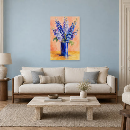 Affiche Aquarelle Delphiniums au vase cobalt dans un salon - Art Virtuoso