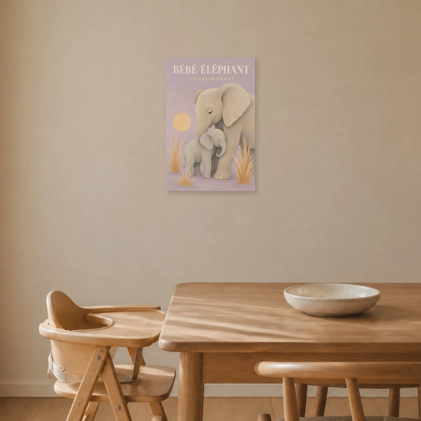 Affiche Bébé Éléphant – Un Câlin Géant dans une salle à manger - Art Virtuoso