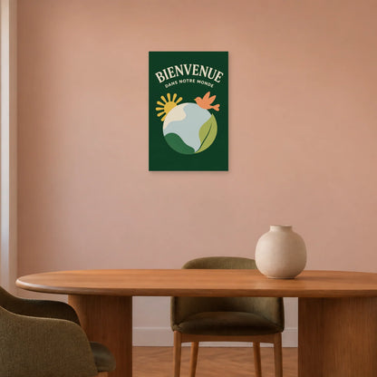 Affiche Bienvenue – Dans Notre Monde dans une salle à manger - Art Virtuoso