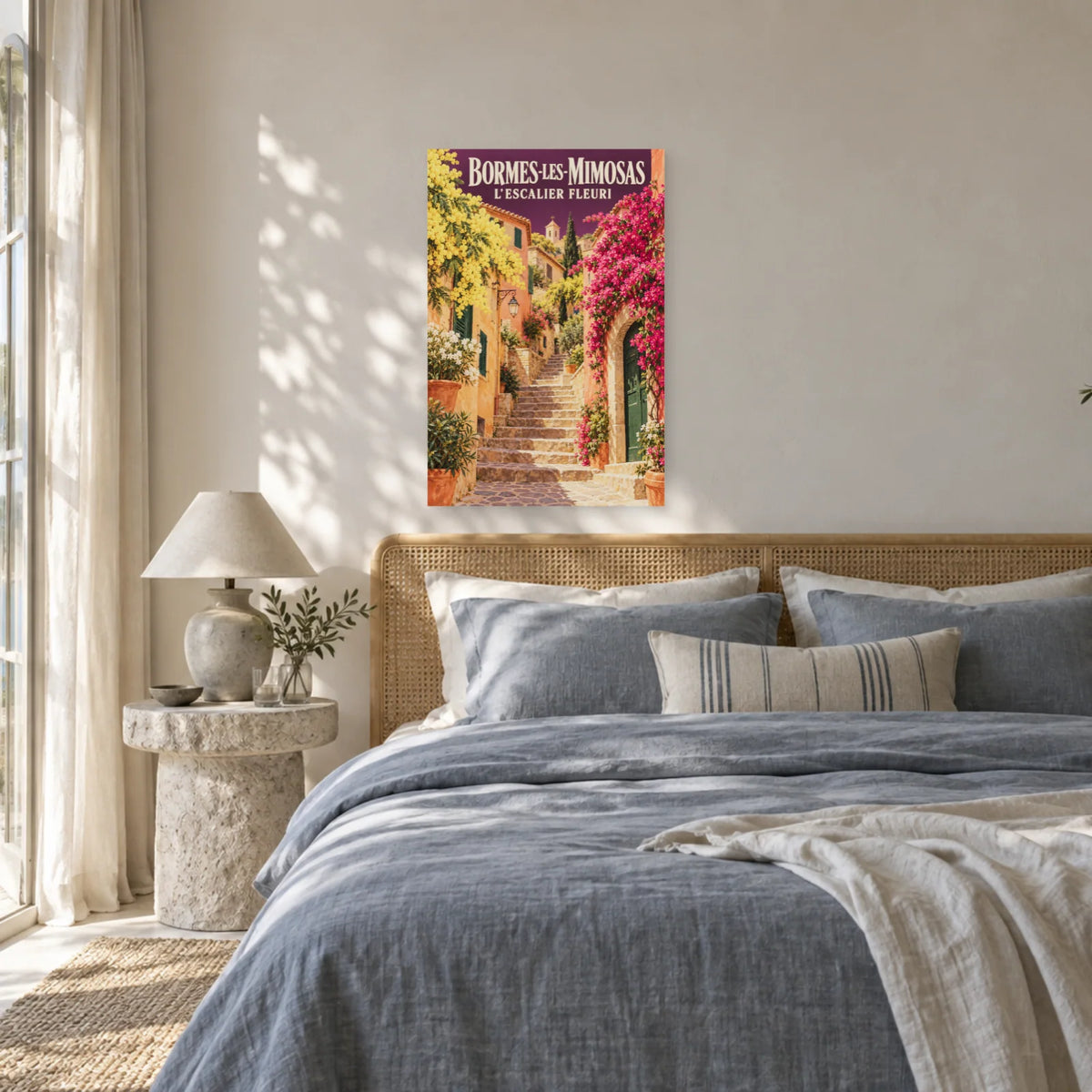 Affiche Bormes-les-Mimosas - L'escalier fleuri dans une chambre - Art Virtuoso