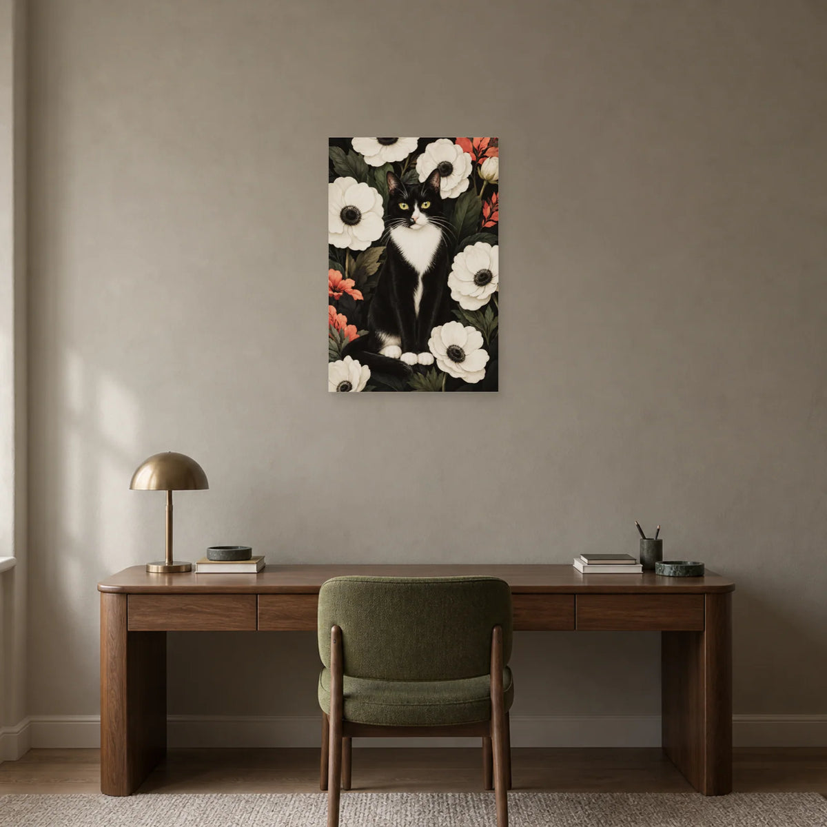 Affiche Chat tuxedo – Anémones blanches dans un bureau - Art Virtuoso
