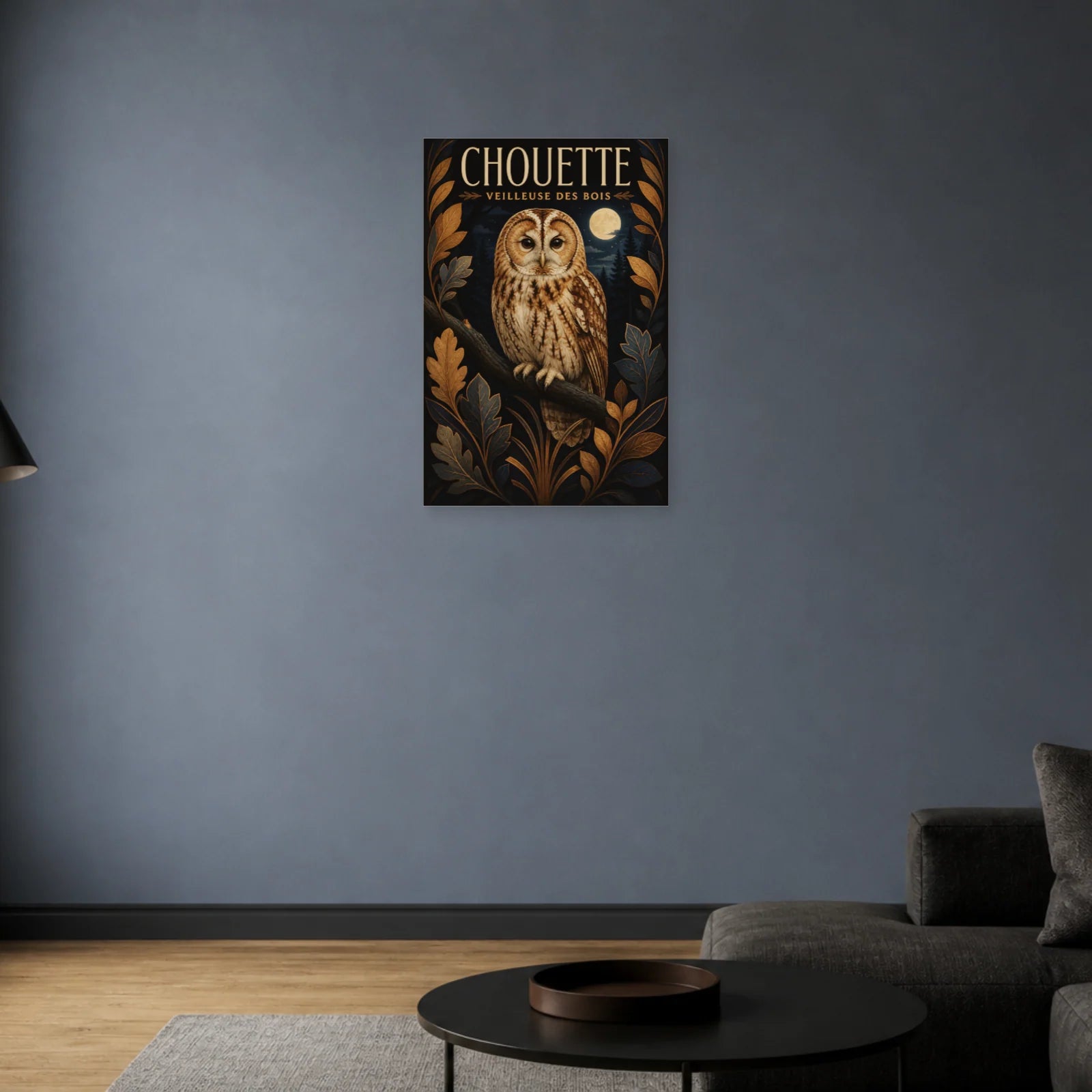 Affiche Chouette – Veilleuse des Bois dans un salon - Art Virtuoso