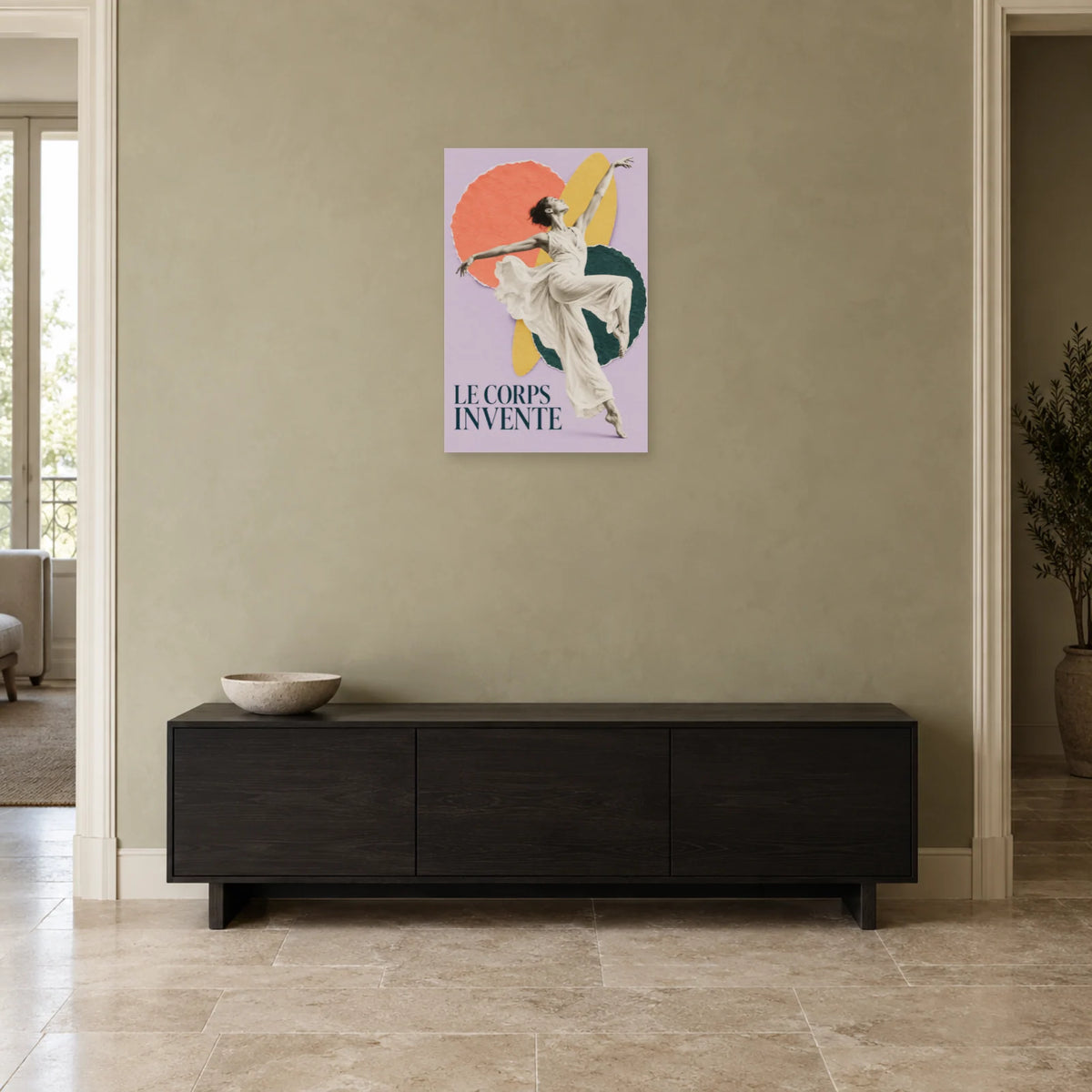 Affiche Collage danse - Le corps invente dans une entrée ou un couloir - Art Virtuoso