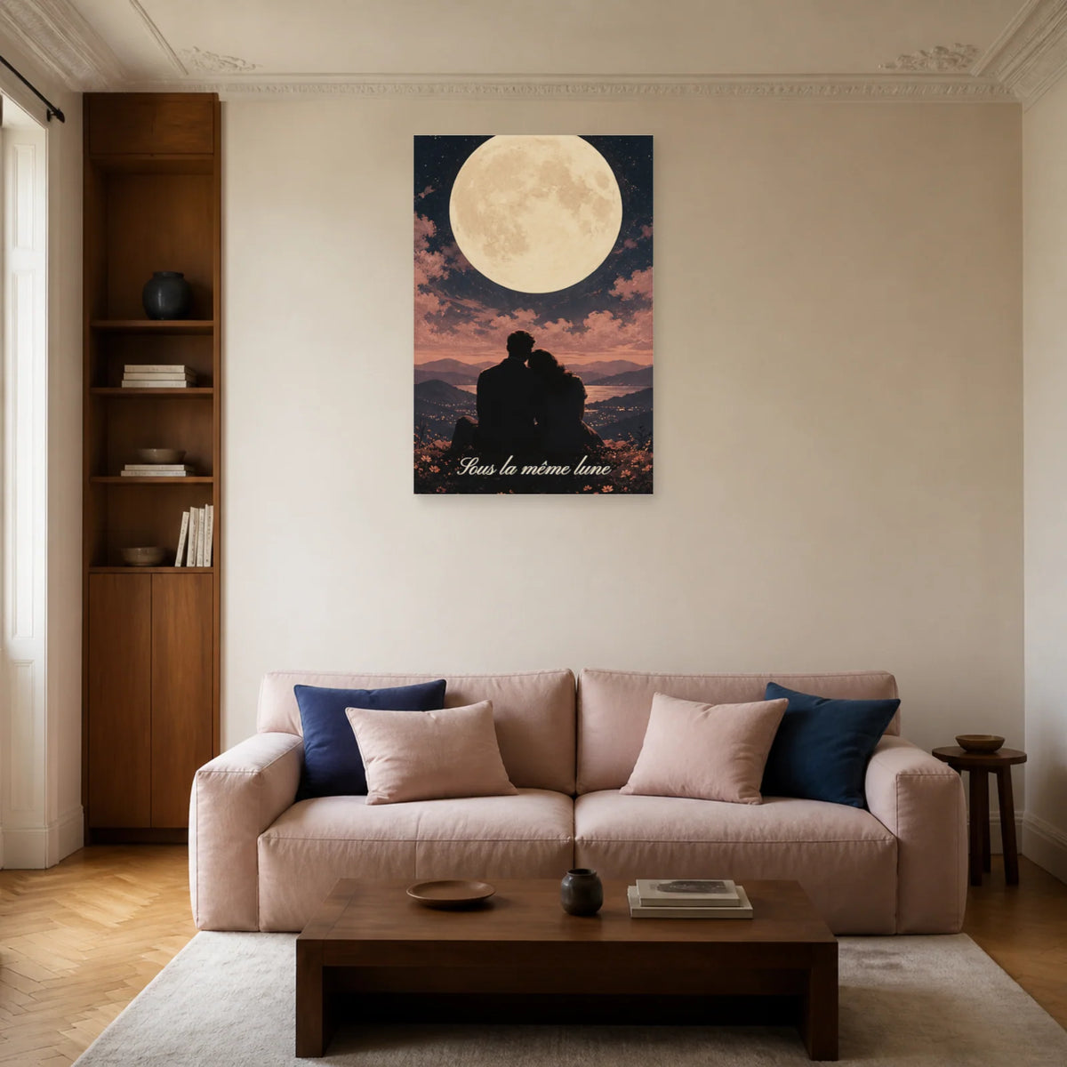 Affiche Sous la même lune - Couple romantique dans un salon - Art Virtuoso
