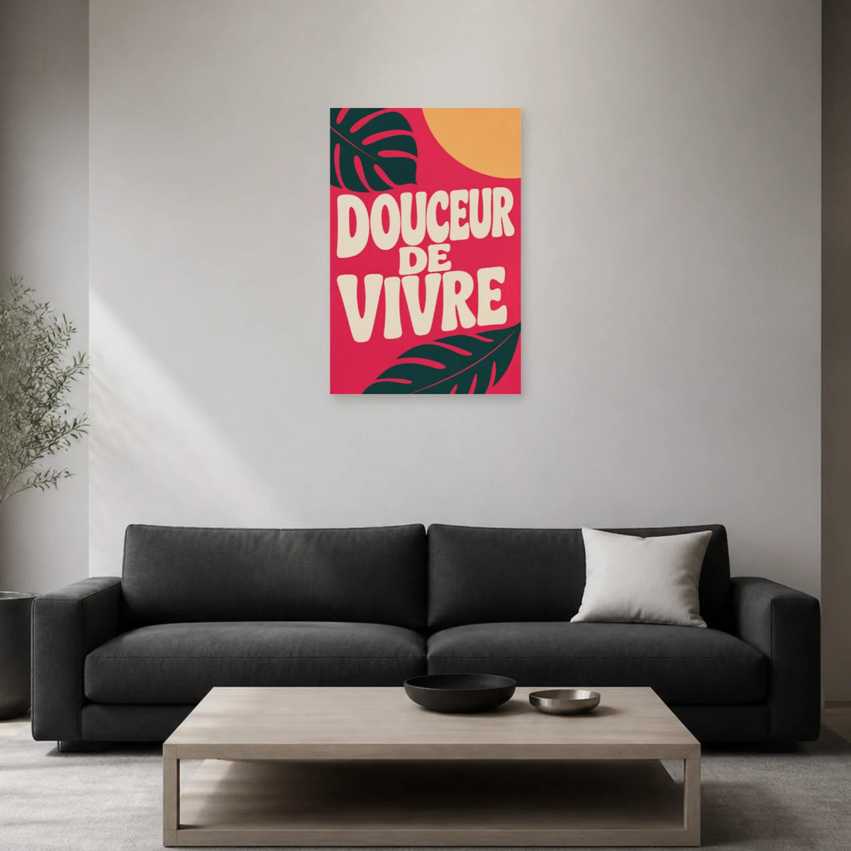 Affiche Douceur de vivre – Feuillage framboise dans un salon - Art Virtuoso