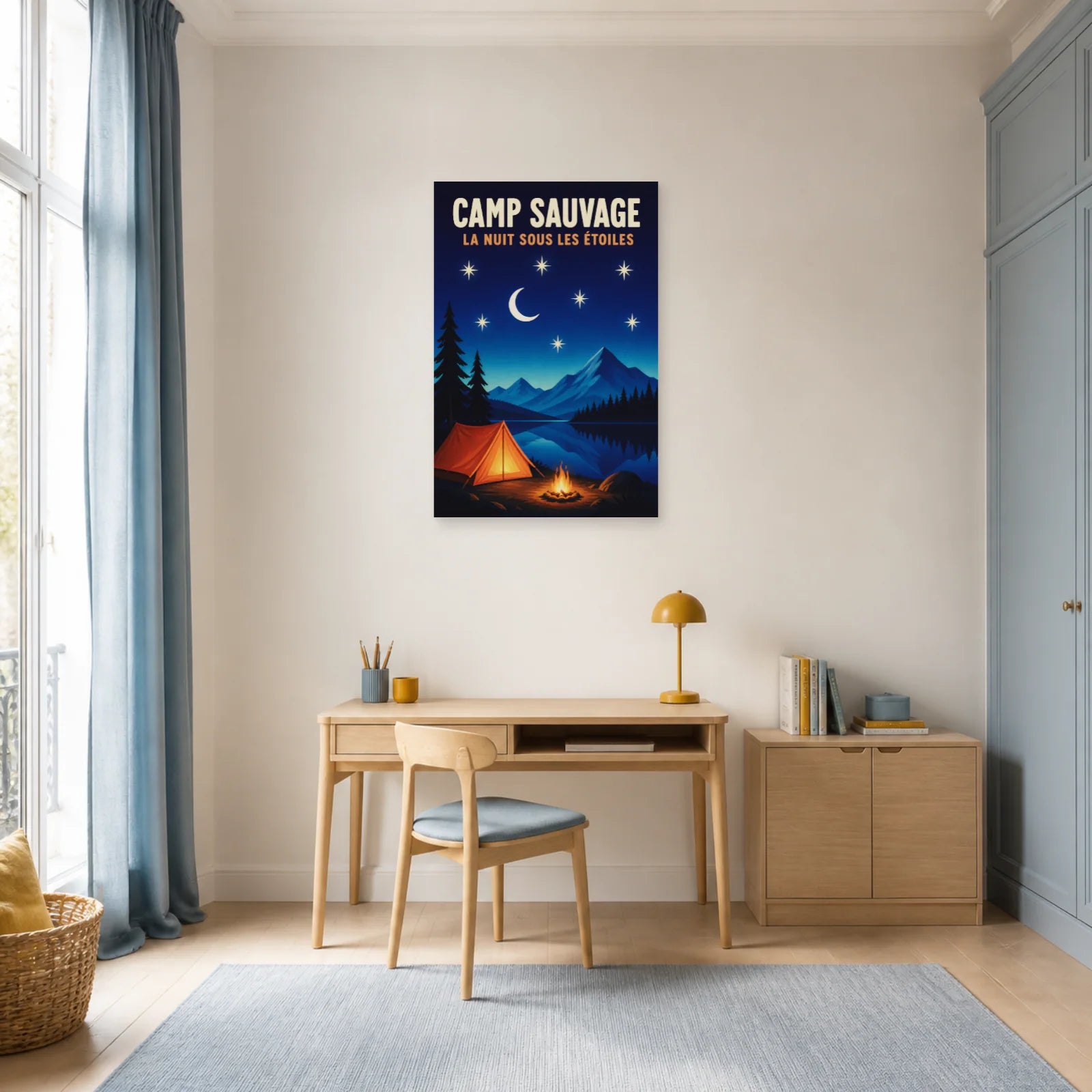 Affiche Camp Sauvage – La Nuit sous les Étoiles dans un bureau - Art Virtuoso