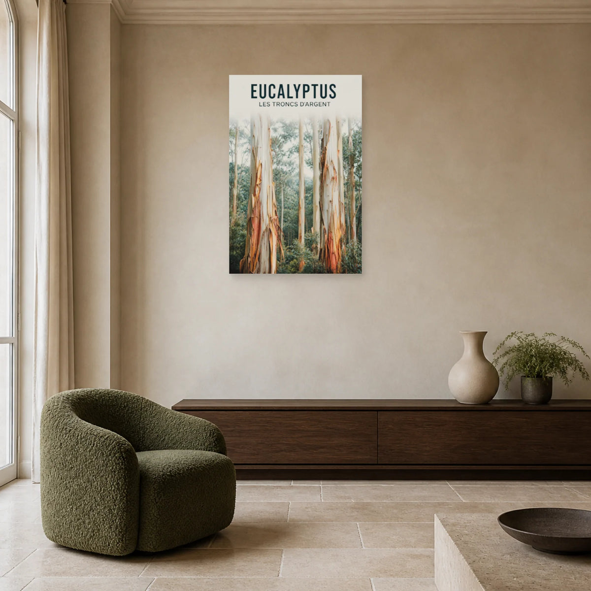 Affiche Eucalyptus – Les troncs d’argent dans un salon - Art Virtuoso