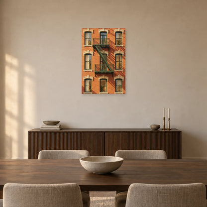 Affiche façade avec escalier de secours dans une salle à manger - Art Virtuoso