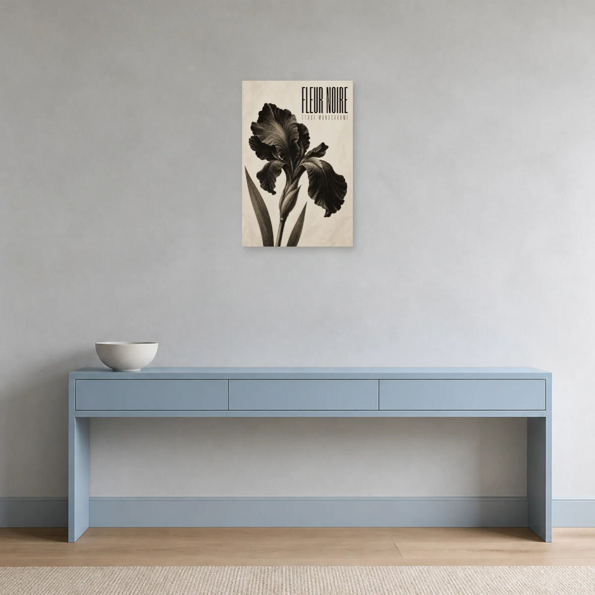 Affiche Fleur Noire – Étude Monochrome dans une entrée ou un couloir - Art Virtuoso