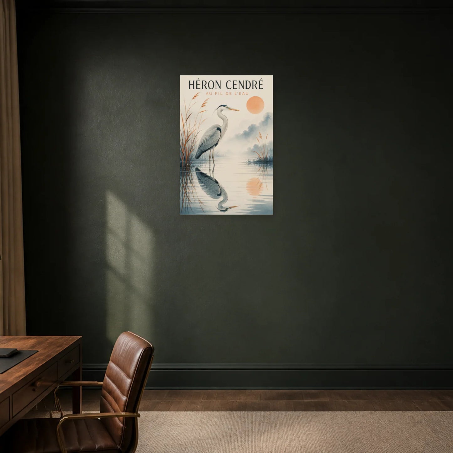 Affiche Héron Cendré – Au Fil de l’Eau dans un bureau - Art Virtuoso
