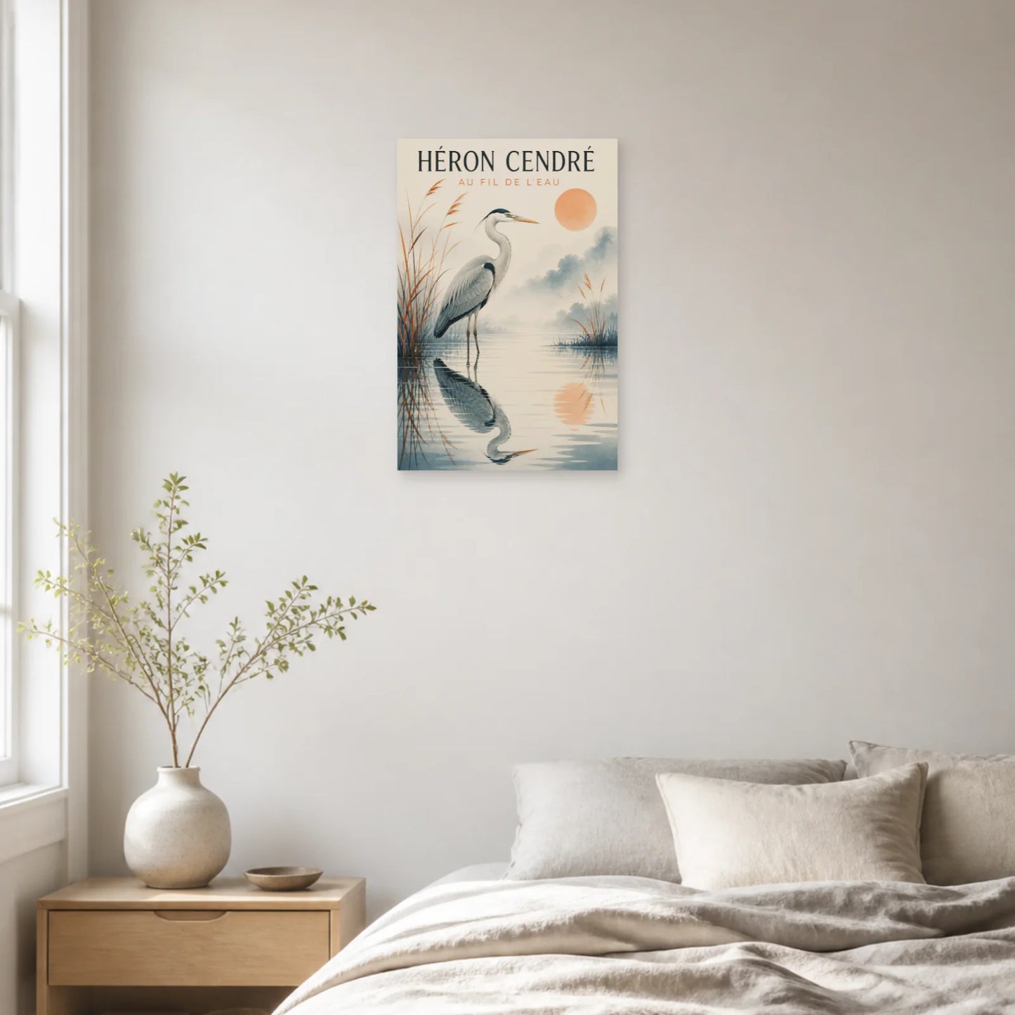 Affiche Héron Cendré – Au Fil de l’Eau dans une chambre - Art Virtuoso