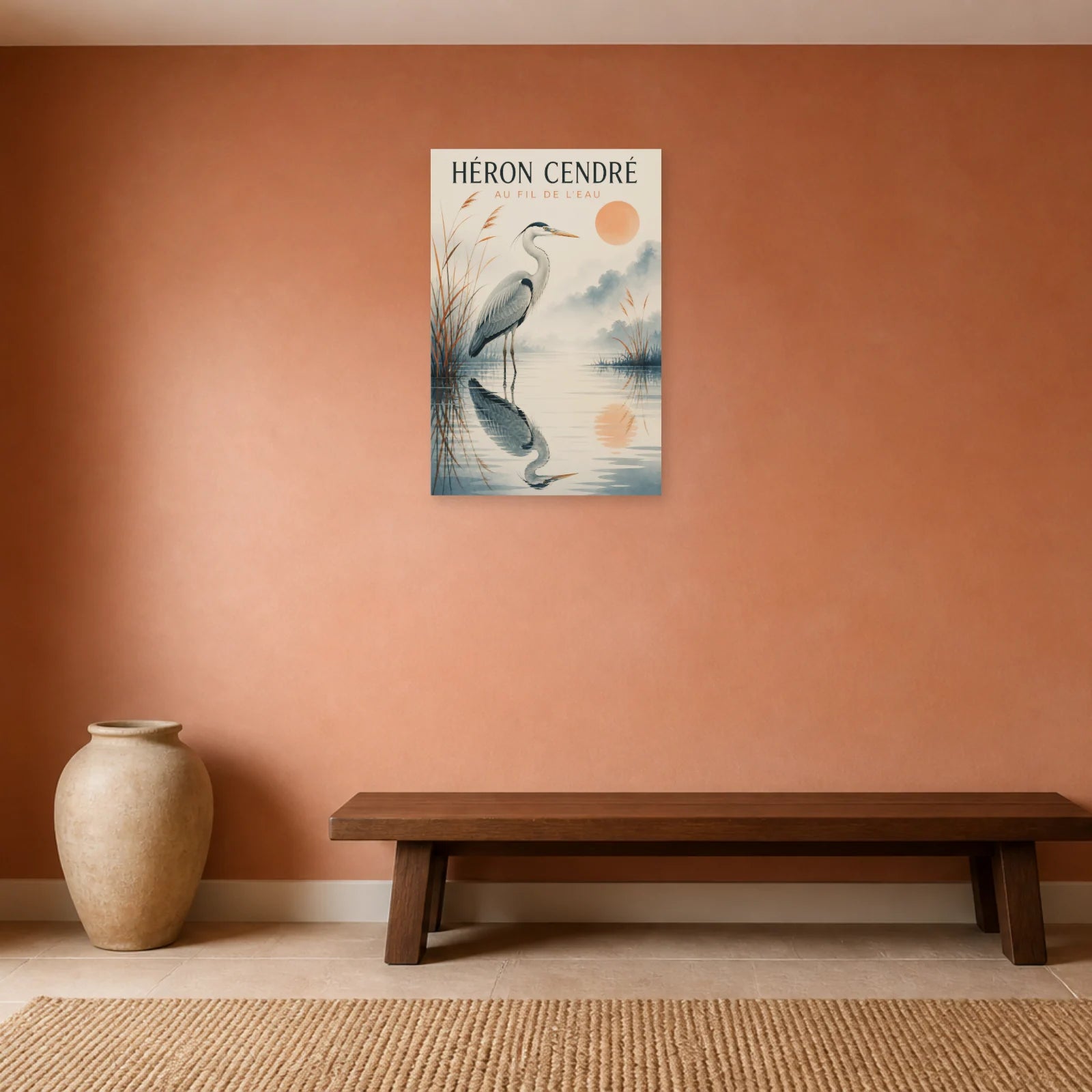 Affiche Héron Cendré – Au Fil de l’Eau dans une salle à manger - Art Virtuoso