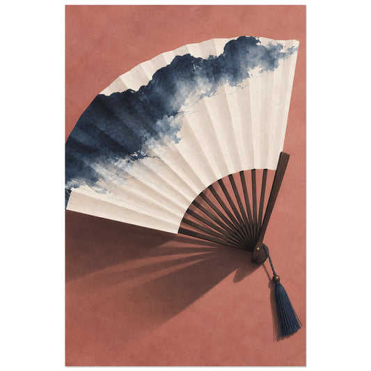 Affiche Japandi Éventail de papier indigo, nature morte illustrée / lavis et gouache verticale, format 30 × 45 cm
