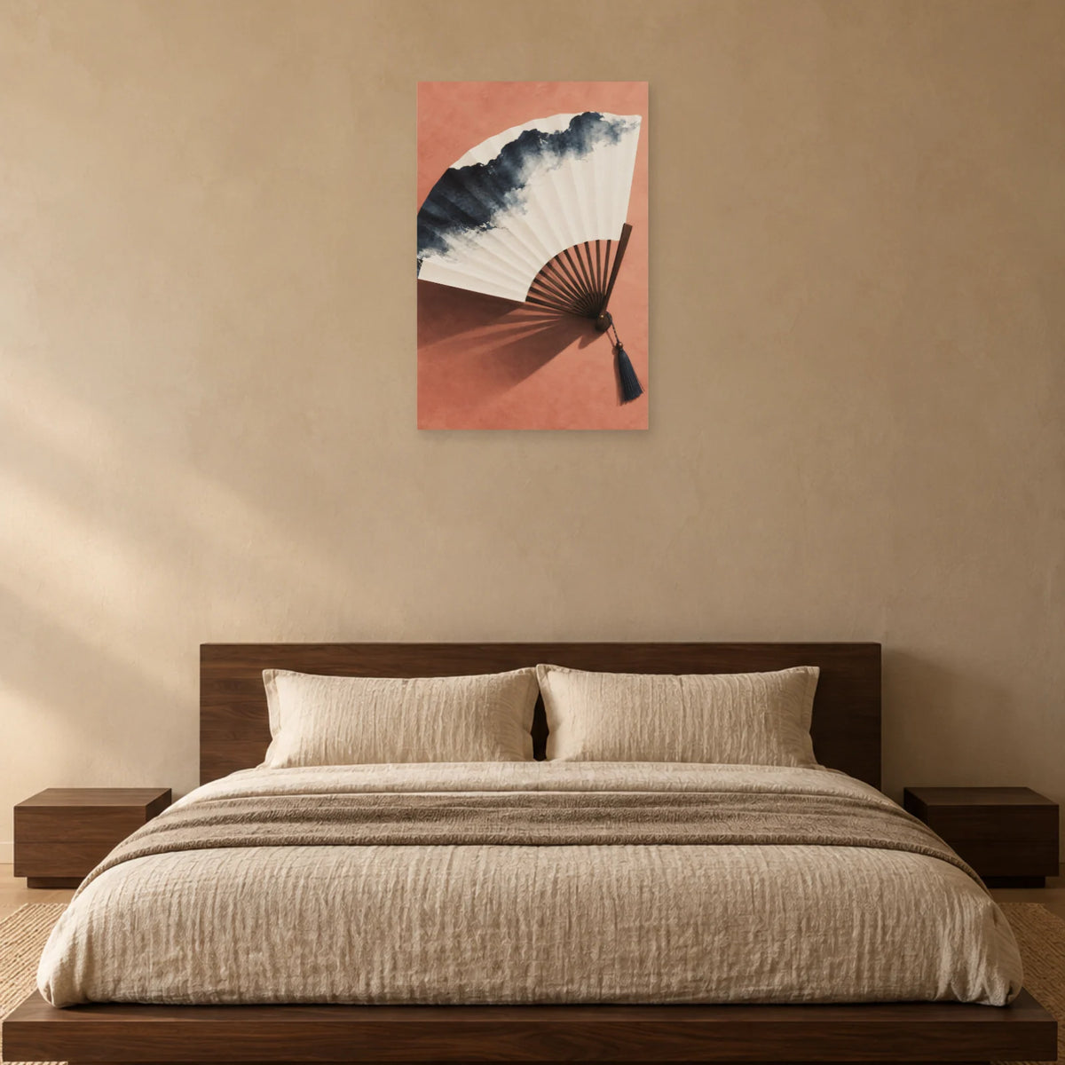 Affiche Japandi Éventail de papier indigo dans une chambre - Art Virtuoso