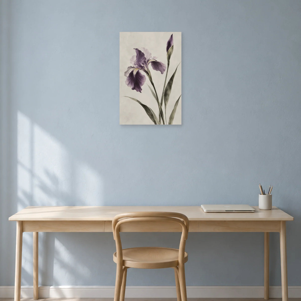 Affiche Japandi Iris à l'encre violette dans un bureau - Art Virtuoso
