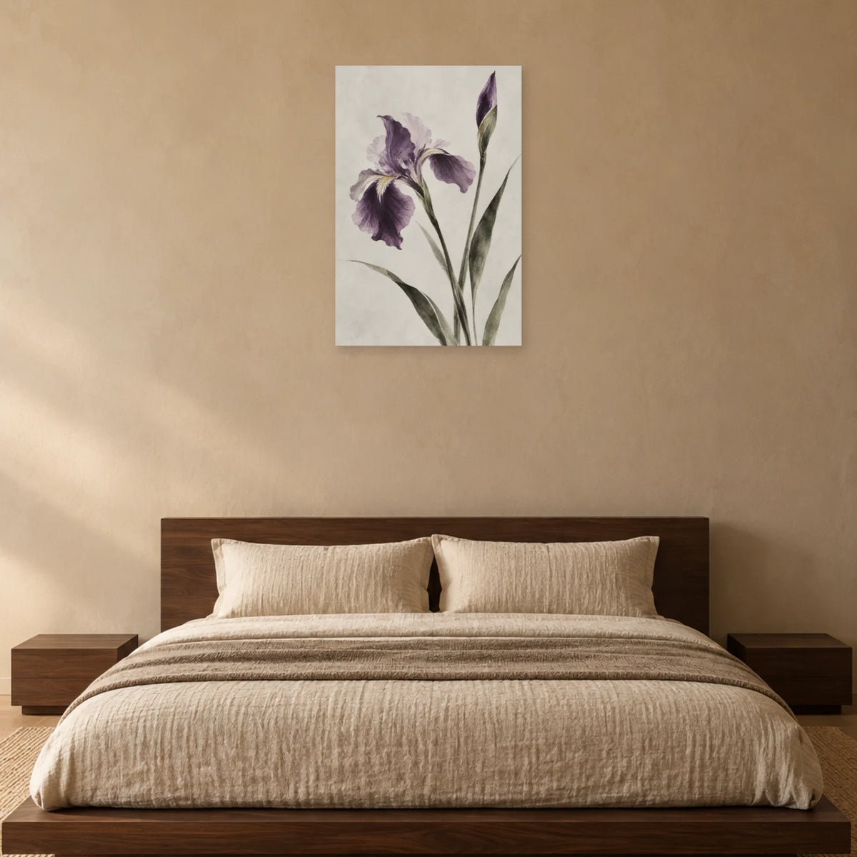 Affiche Japandi Iris à l'encre violette dans une chambre - Art Virtuoso