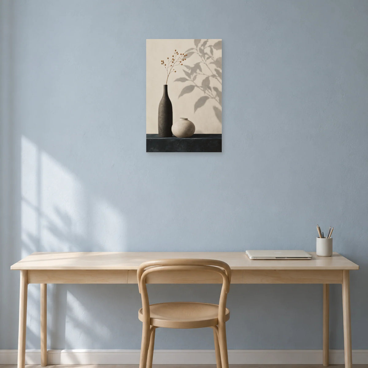 Affiche Japandi Vases contrastés et ombre végétale dans un bureau - Art Virtuoso