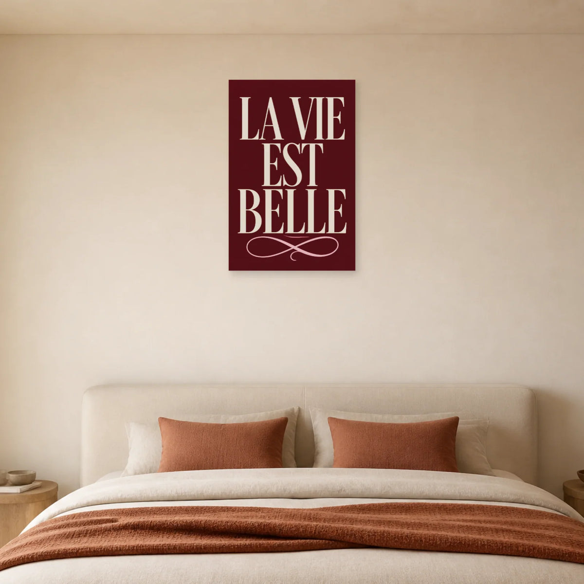 Affiche La vie est belle – Élégance française dans une chambre - Art Virtuoso