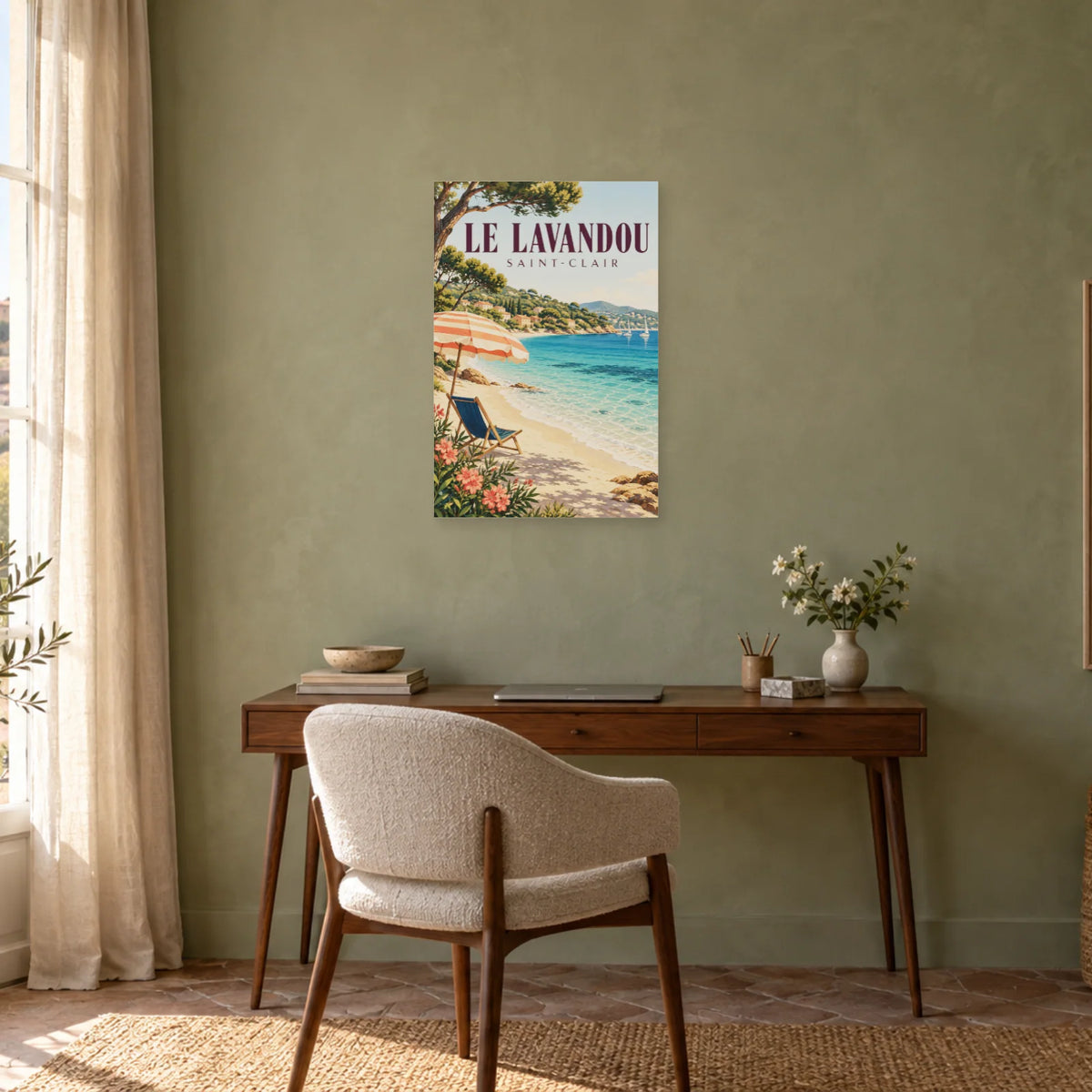 Affiche Le Lavandou - La plage de Saint-Clair dans un bureau - Art Virtuoso