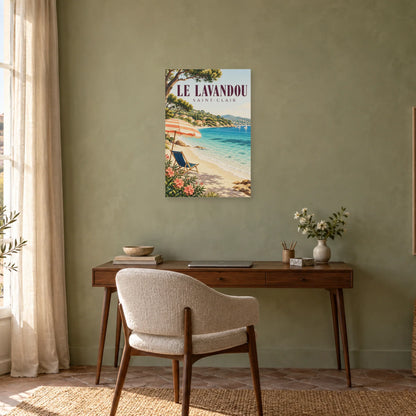 Affiche Le Lavandou - La plage de Saint-Clair dans un bureau - Art Virtuoso