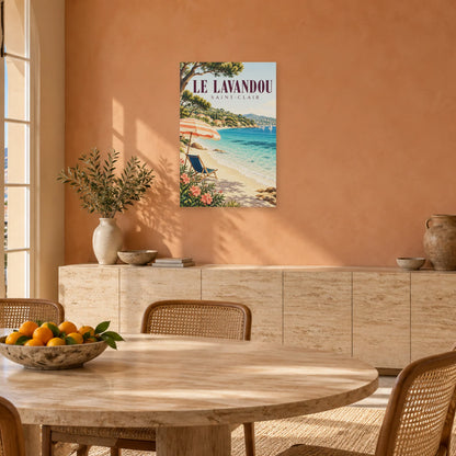 Affiche Le Lavandou - La plage de Saint-Clair dans une salle à manger - Art Virtuoso